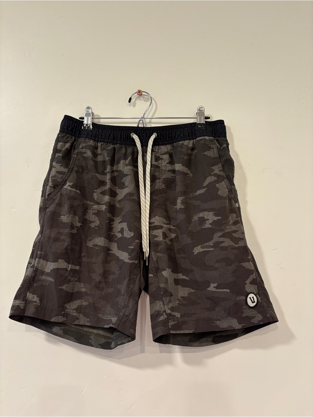 Vuori Shorts Kore Mens Medium Black Gray Camo Lined 7” V302 Running Gym